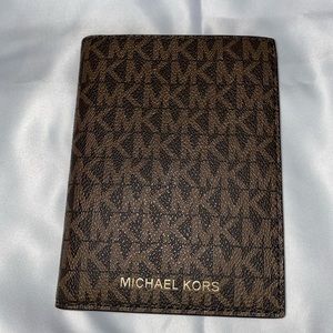 Micheal Kors Passport